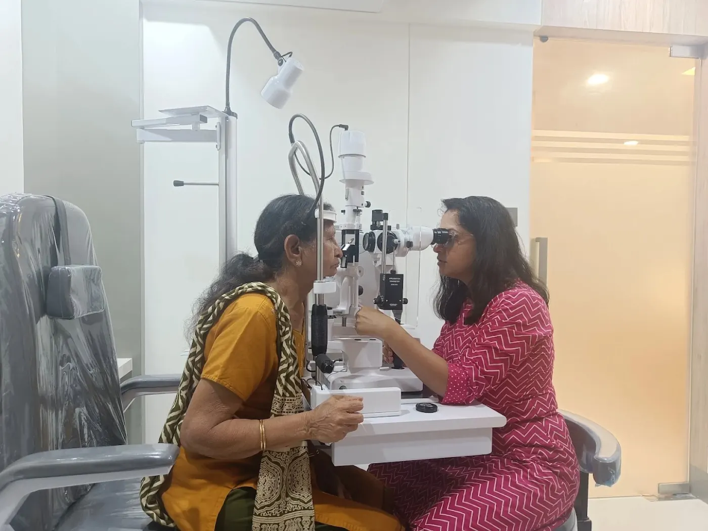 Dr. Hemali Doshi examining a patient at the slit-lamp biomicroscope during an eye check-up at Arham Eye Care, Ghatkopar East, Mumbai