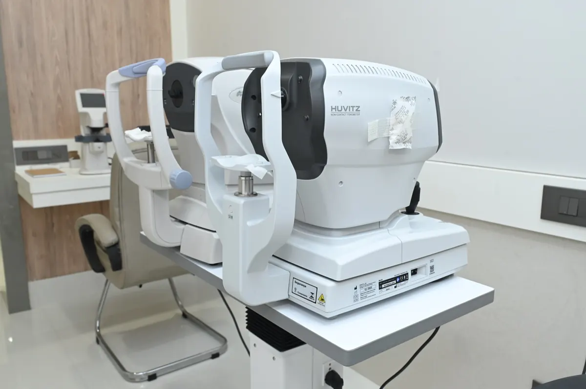 Huvitz auto ref-keratometer for refraction and corneal measurement in the diagnostic room at Arham Eye Care