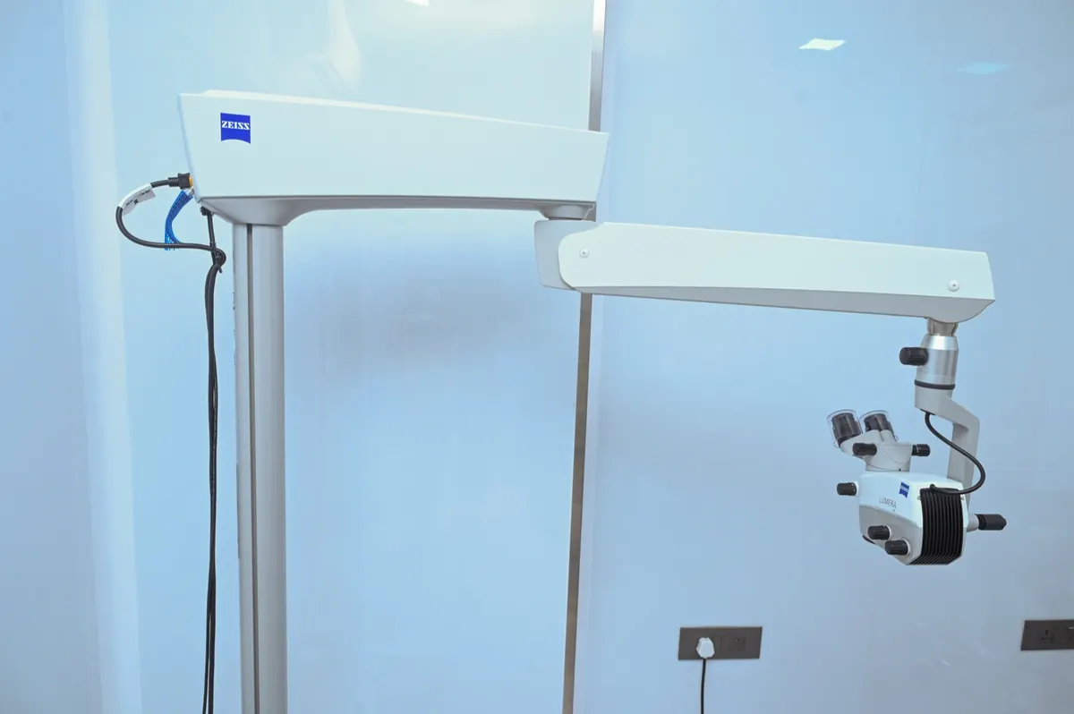 ZEISS surgical operating microscope in the operation theatre at Arham Eye Care